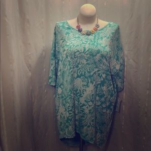 LuLaRoe Plus Size 2XL Irma Shirt High and Low